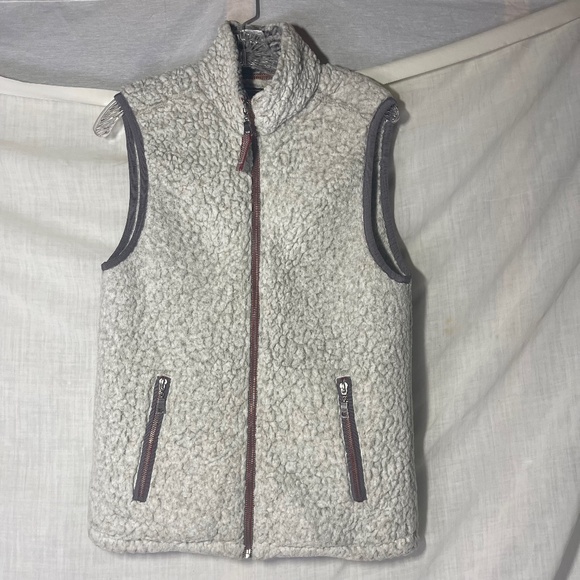True Grit Unisex Cream Sherpa Vest. Full Zip. Two zipper pockets. Soft Cozy XS - Picture 1 of 9